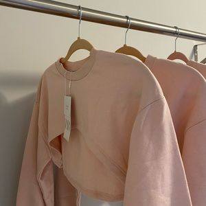 𝗡𝗪𝗧 𝗭𝗮𝗿𝗮 • Crop Sweatshirt